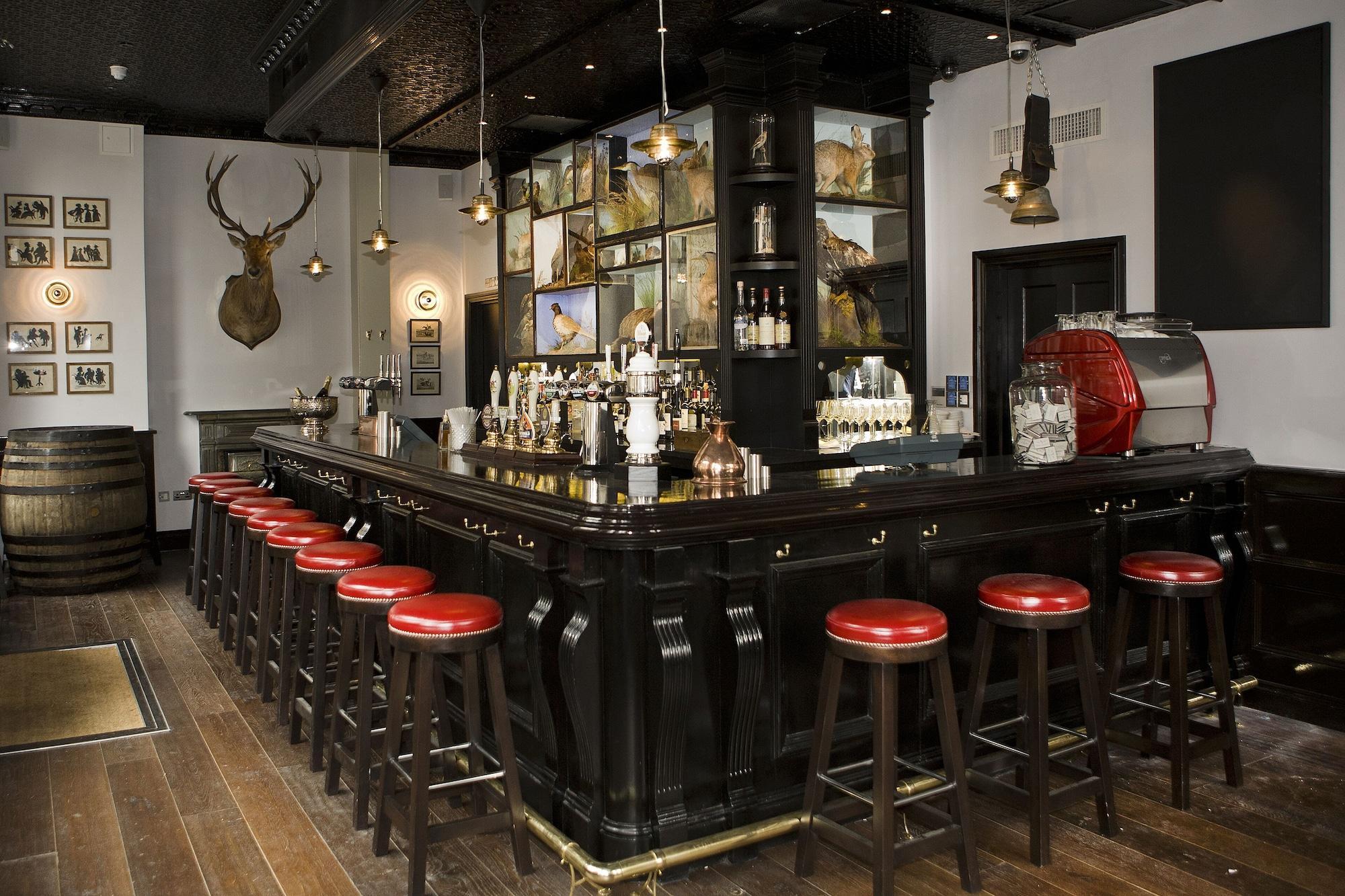 Montcalm Brewery, London City Bagian luar foto The bar at the Old Tom & English