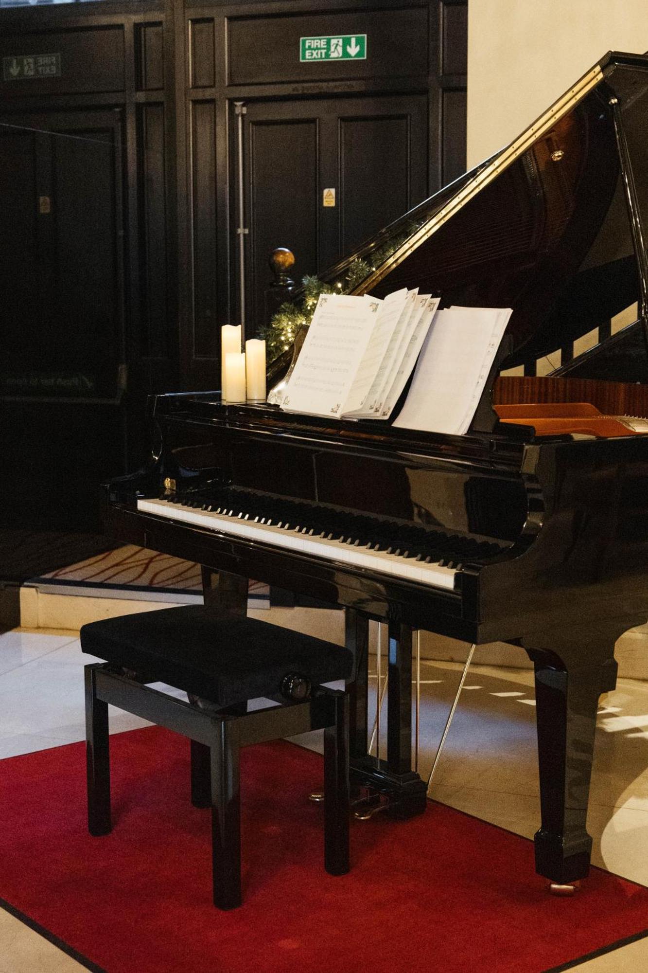Montcalm Brewery, London City Bagian luar foto A piano with a music stand